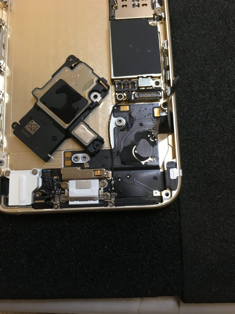 iphone6の水没したスピーカー部分